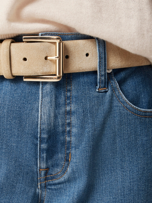 Mid-rise kickout jean