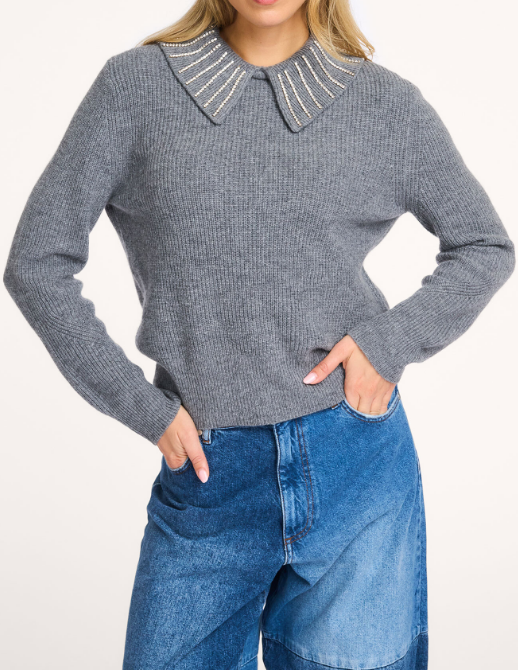 Chic Peter Pan Sweater